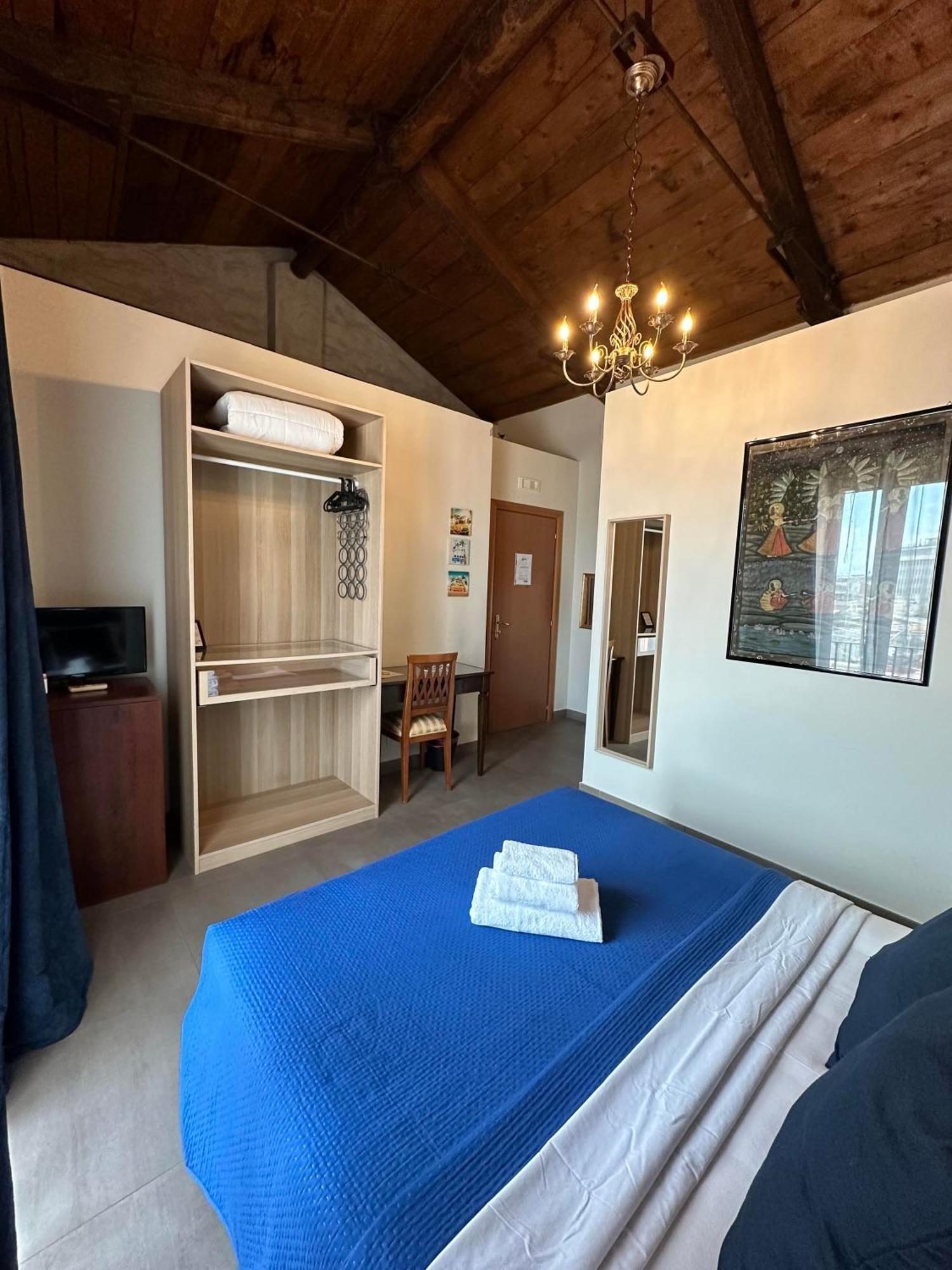Mansarda Valu Apartman Nápoly Kültér fotó
